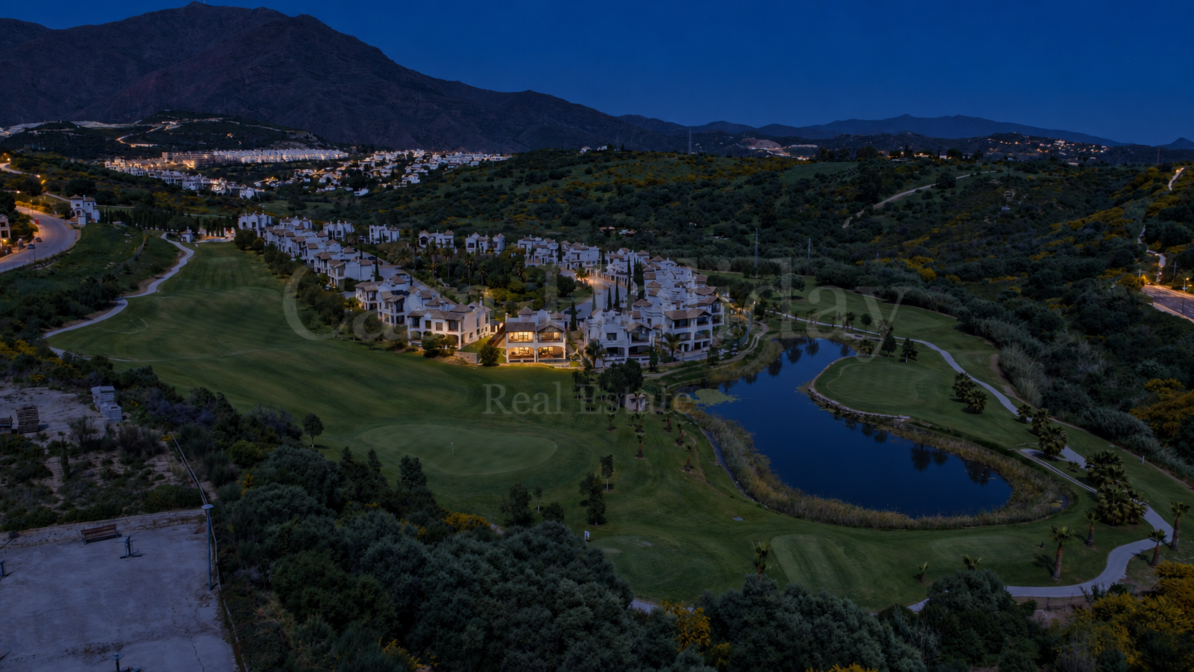 Semi Detached Villa in Azata Golf, Estepona