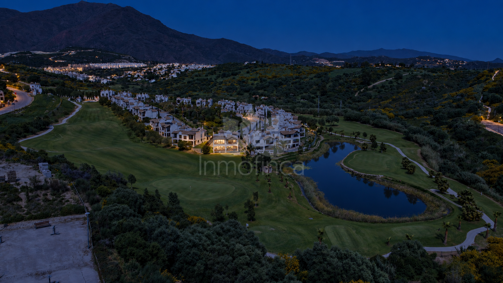 Villa Pareada en Azata Golf, Estepona