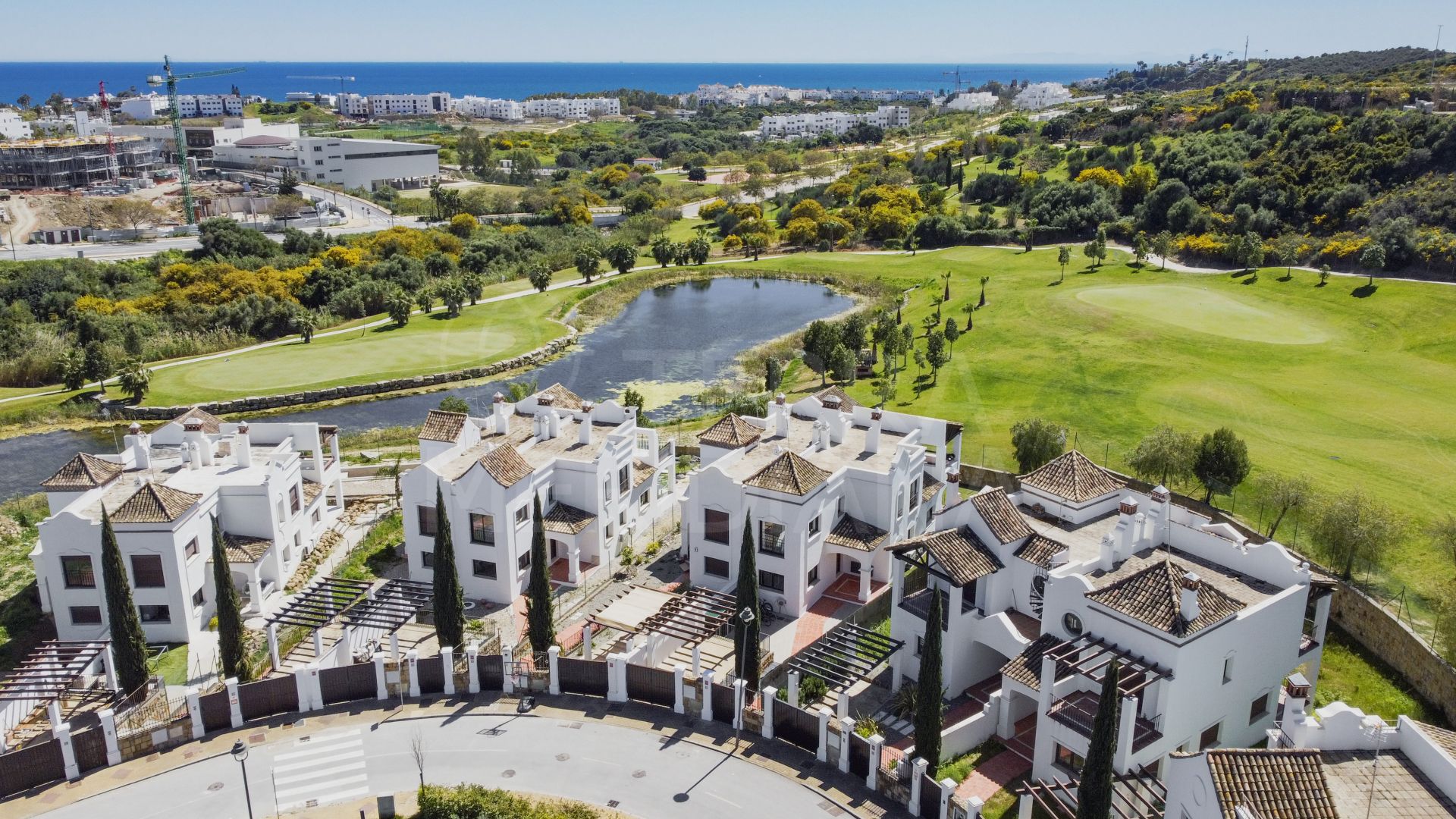Semi Detached Villa in Azata Golf, Estepona