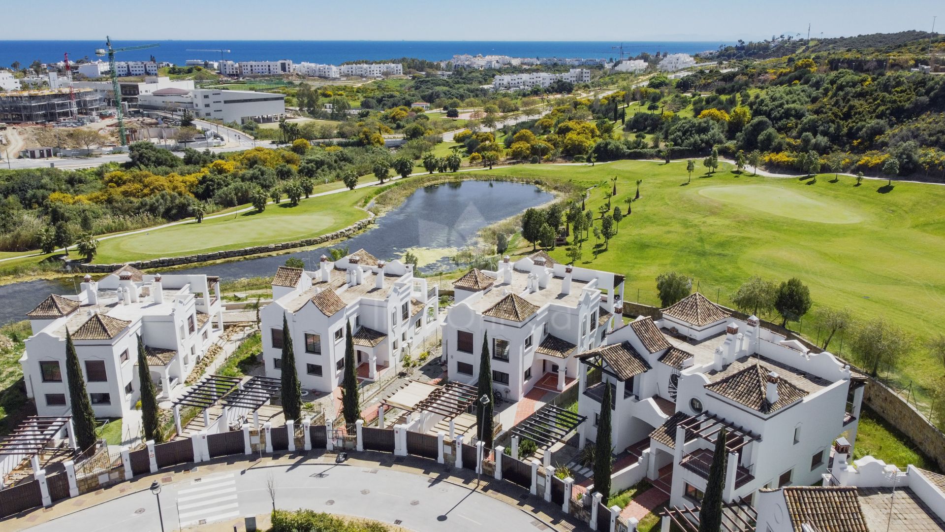 Semi Detached Villa in Azata Golf, Estepona