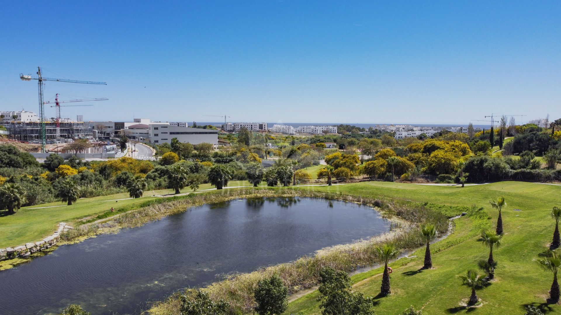 Semi Detached Villa in Azata Golf, Estepona