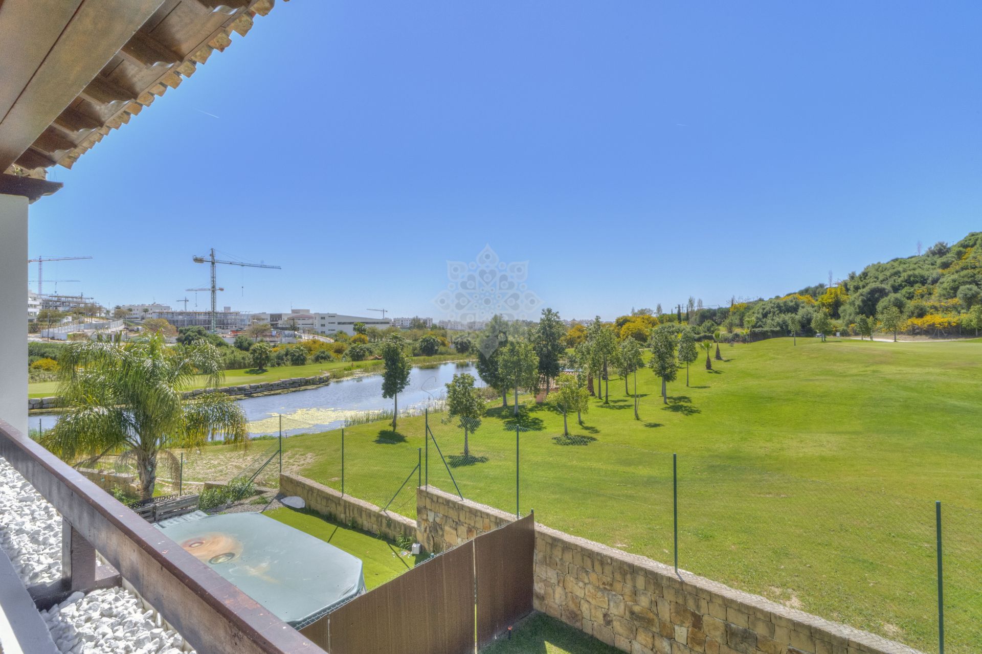 Semi Detached Villa in Azata Golf, Estepona