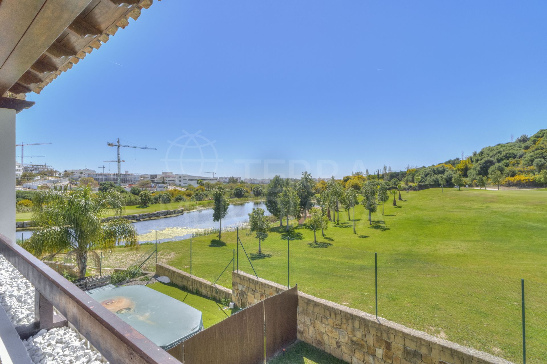 Semi Detached Villa in Azata Golf, Estepona