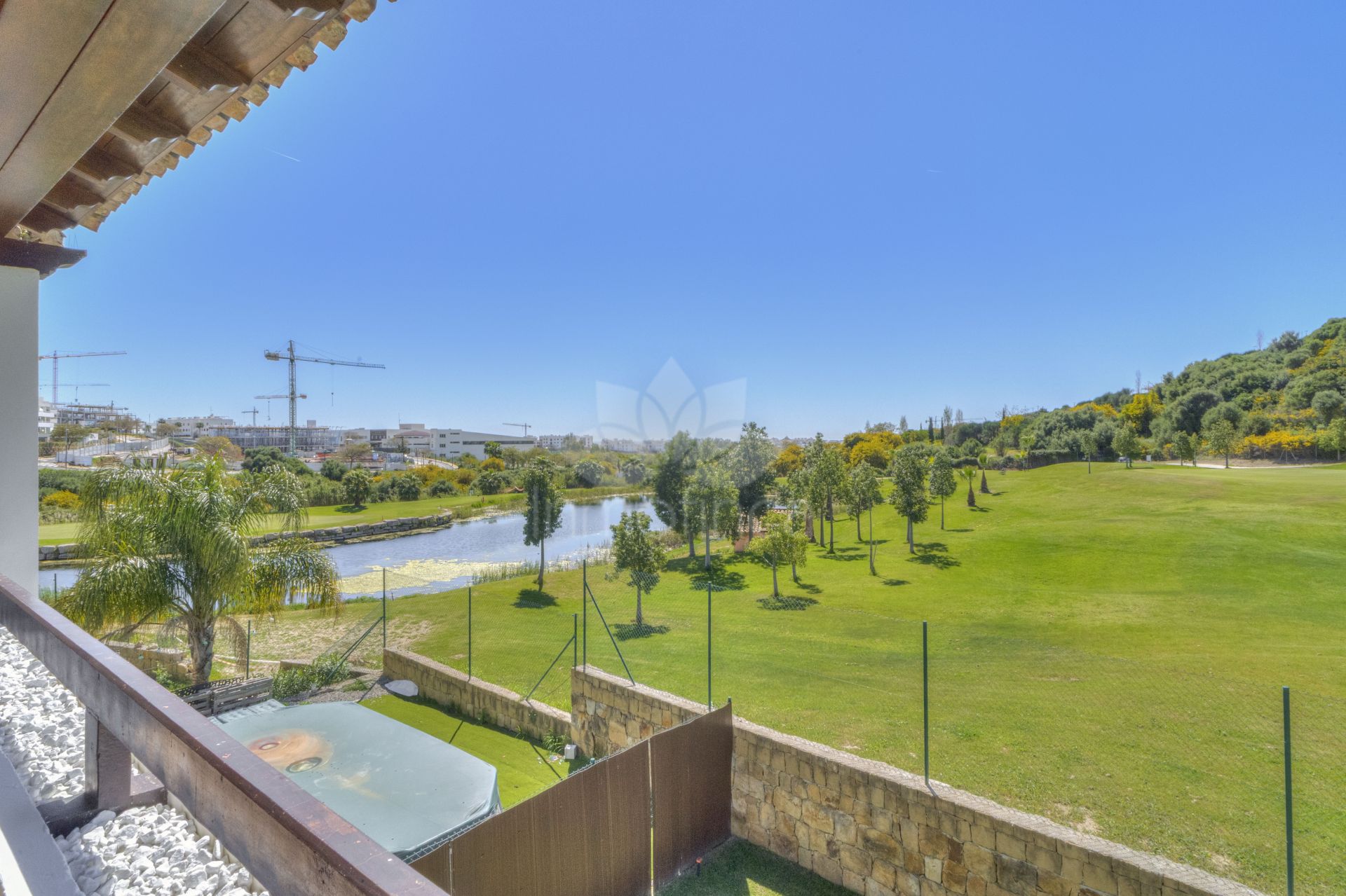 Semi Detached Villa in Azata Golf, Estepona