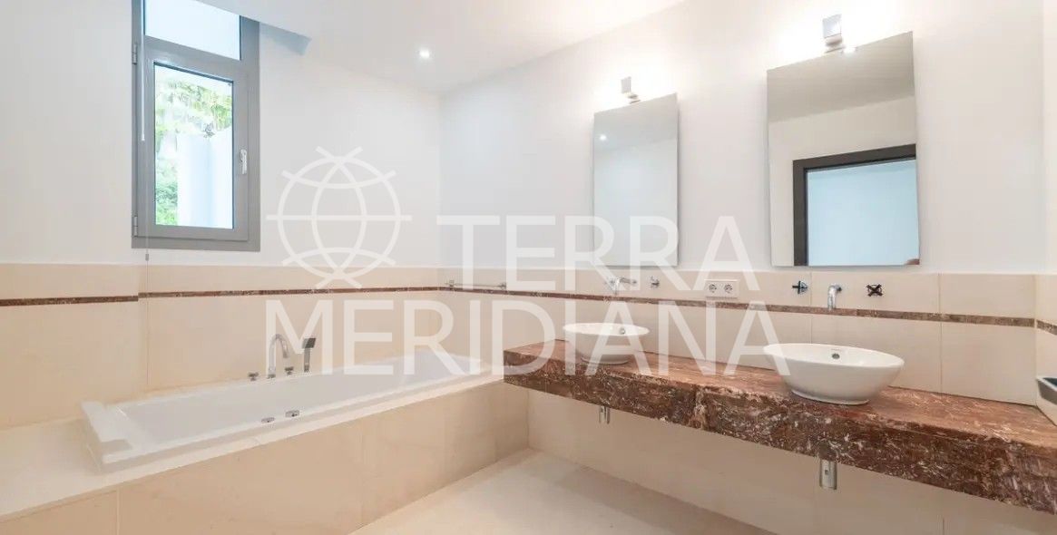 Semi Detached Villa in Meisho Hills, Marbella