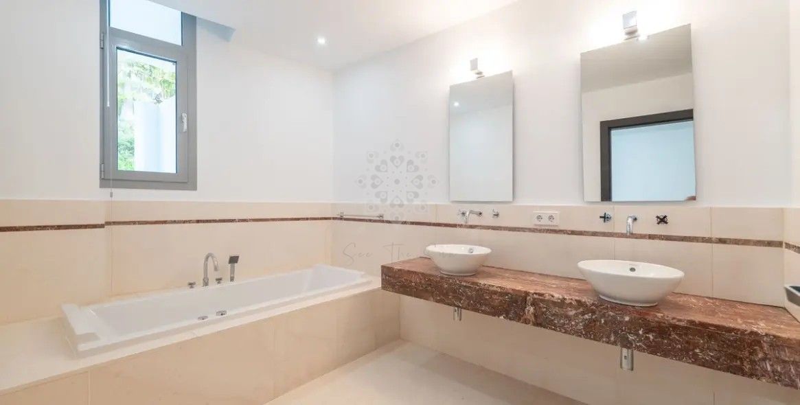 Semi Detached Villa in Meisho Hills, Marbella