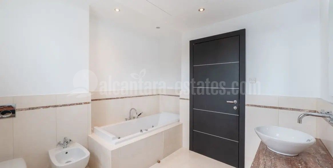 Semi Detached Villa in Meisho Hills, Marbella