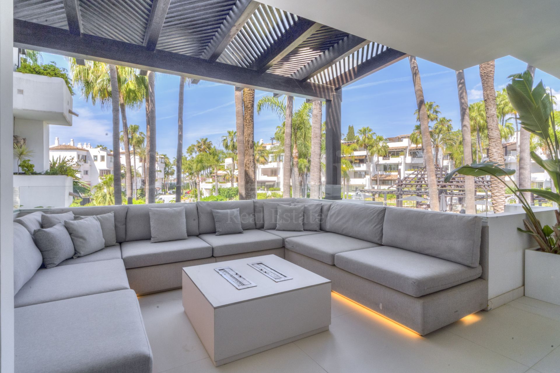 Apartment in Marina Puente Romano, Marbella