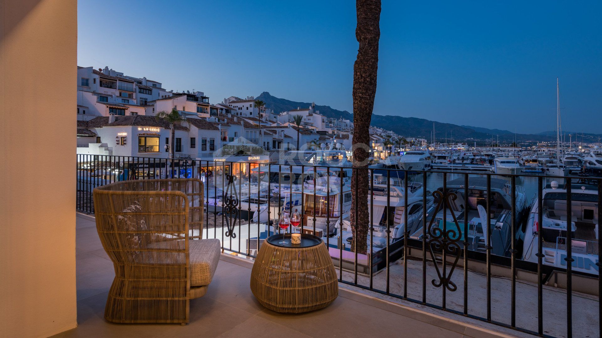 Luxury Renovated Frontline Apartment with Panoramic Views in Benabola, Puerto Banús
