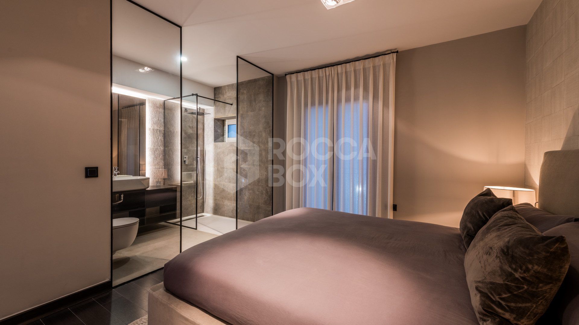 Luxury Renovated Frontline Apartment with Panoramic Views in Benabola, Puerto Banús