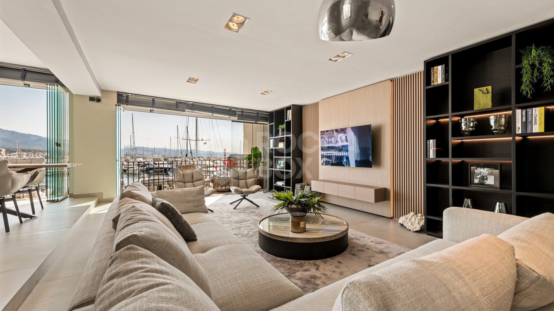 Luxury Renovated Frontline Apartment with Panoramic Views in Benabola, Puerto Banús
