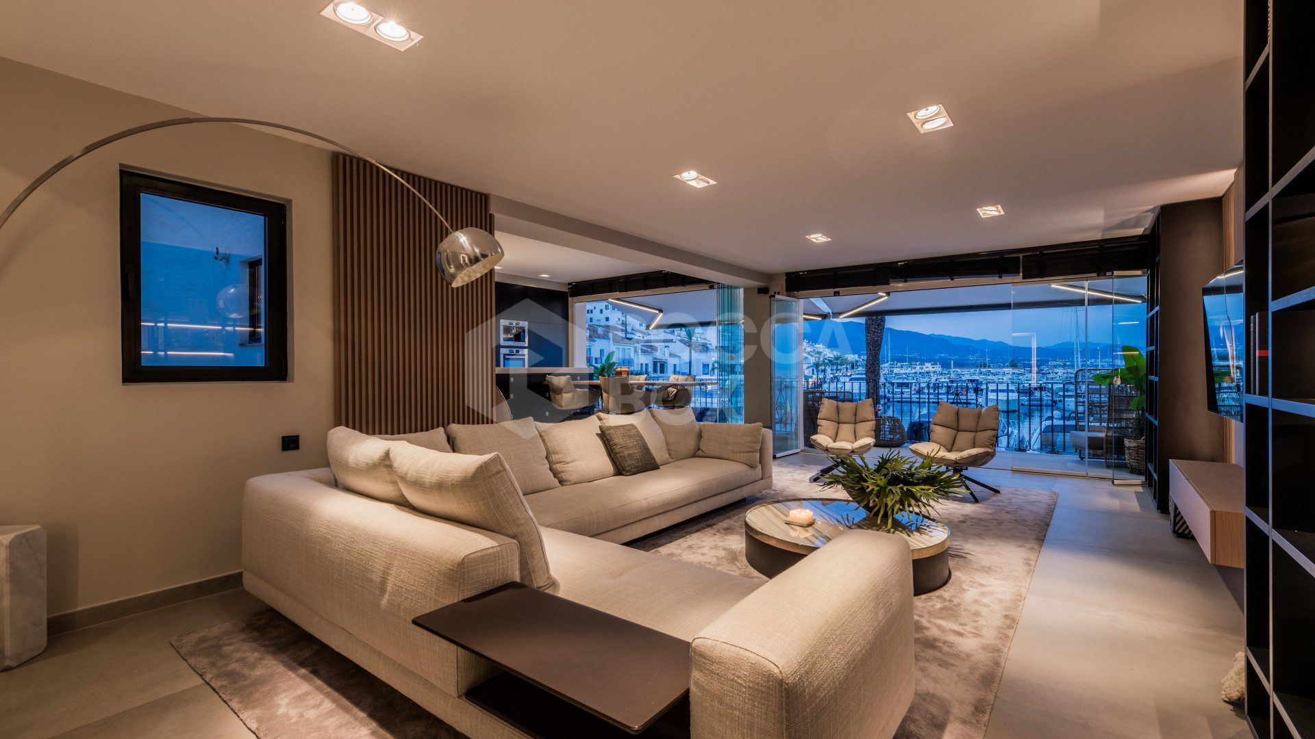 Luxury Renovated Frontline Apartment with Panoramic Views in Benabola, Puerto Banús