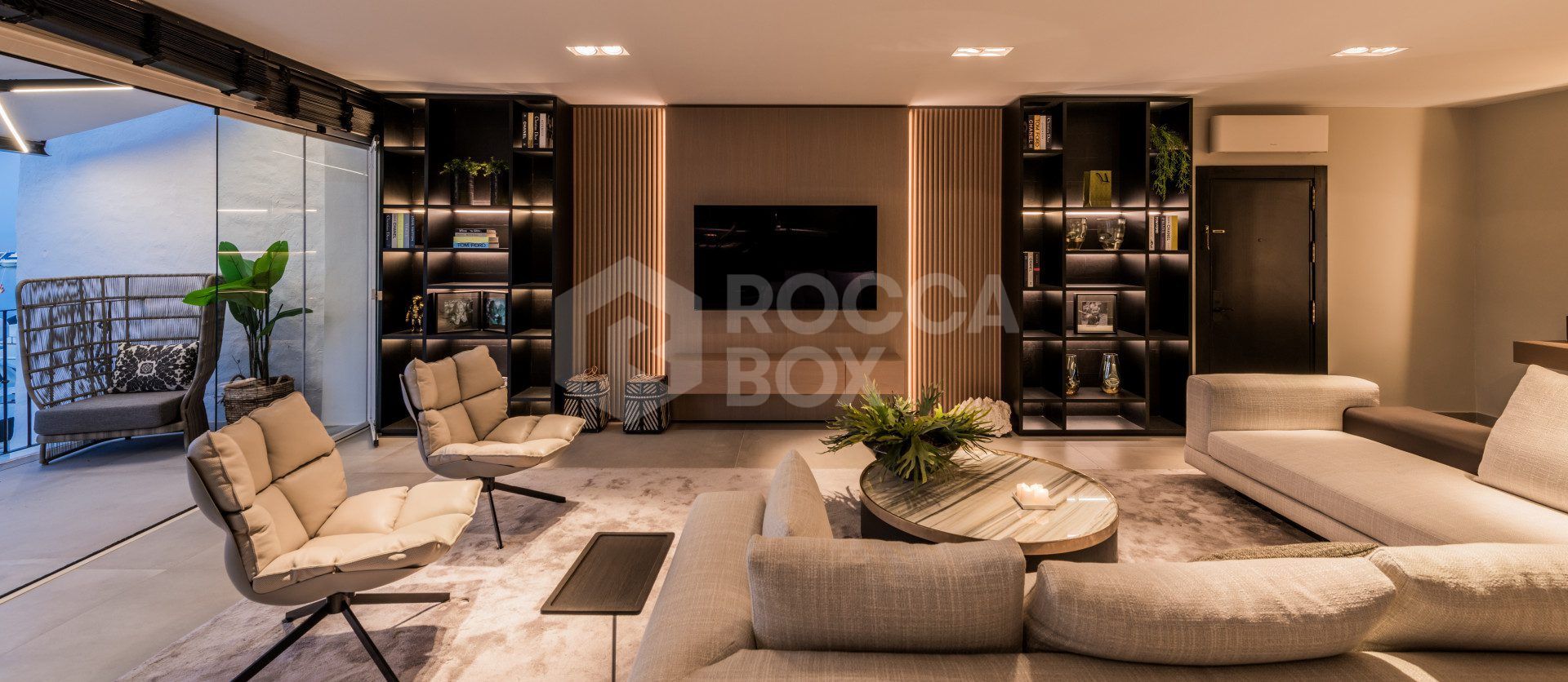 Luxury Renovated Frontline Apartment with Panoramic Views in Benabola, Puerto Banús
