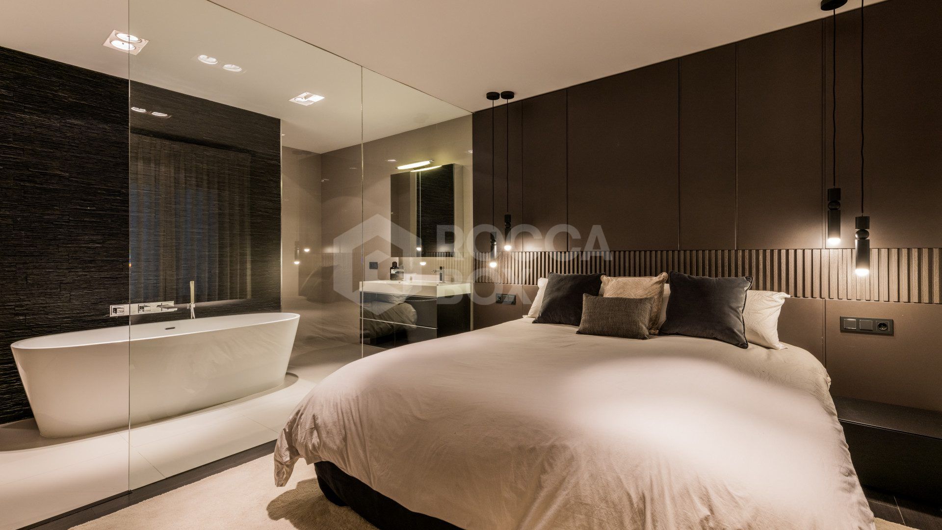 Luxury Renovated Frontline Apartment with Panoramic Views in Benabola, Puerto Banús