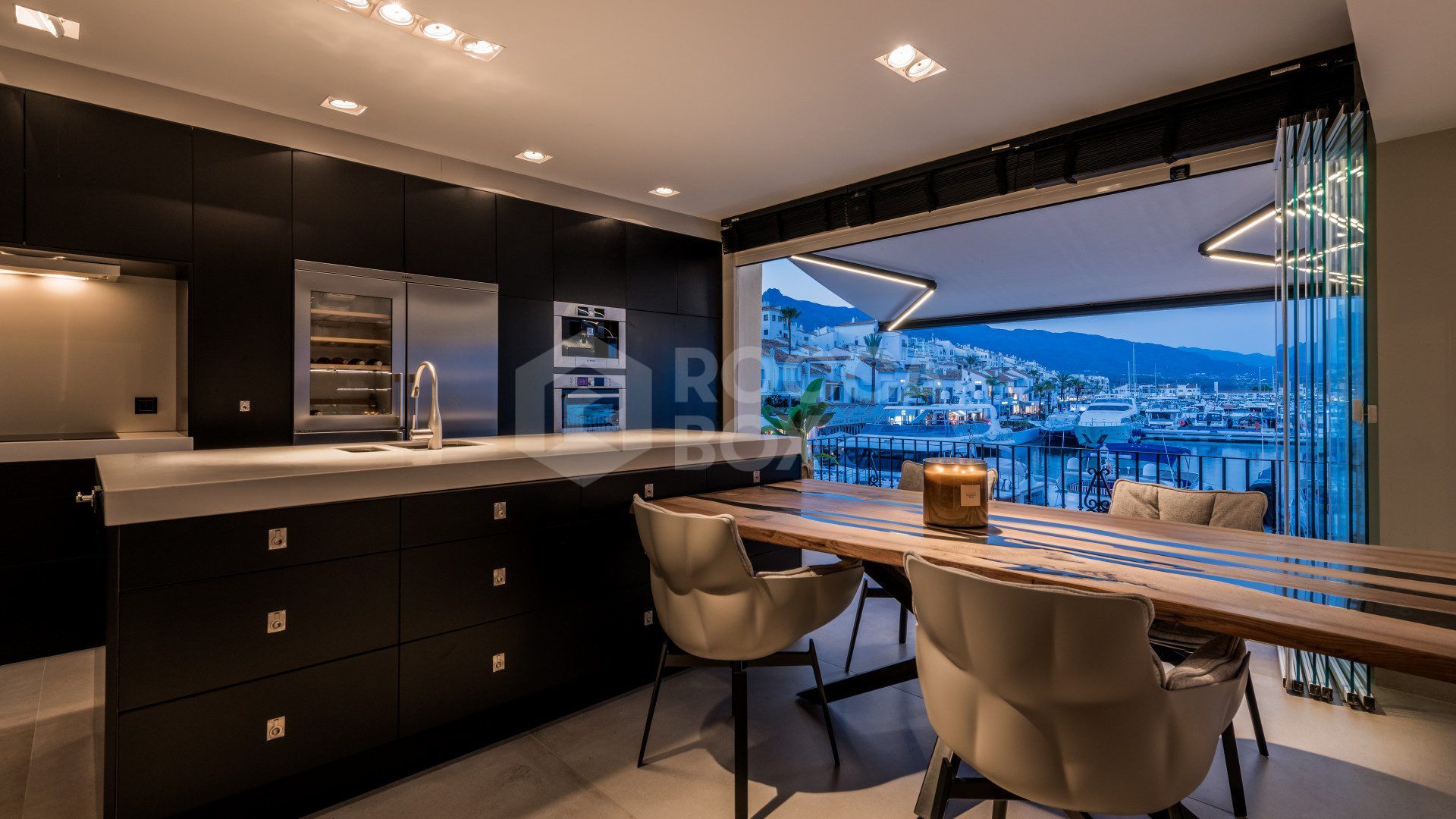 Luxury Renovated Frontline Apartment with Panoramic Views in Benabola, Puerto Banús