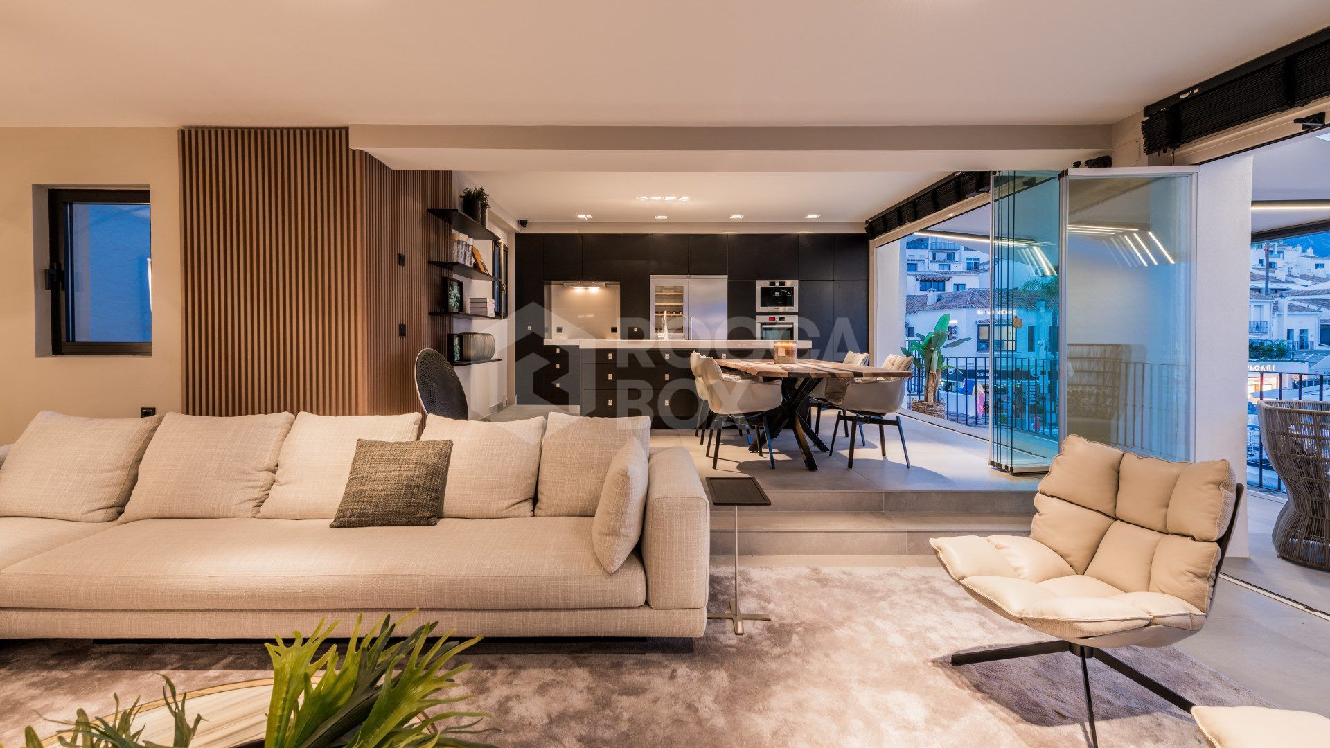 Luxury Renovated Frontline Apartment with Panoramic Views in Benabola, Puerto Banús