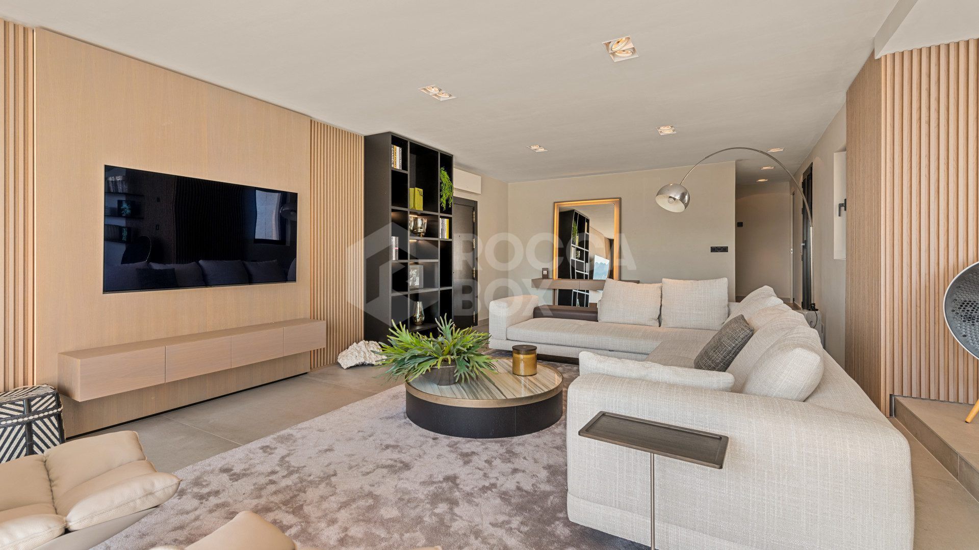 Luxury Renovated Frontline Apartment with Panoramic Views in Benabola, Puerto Banús
