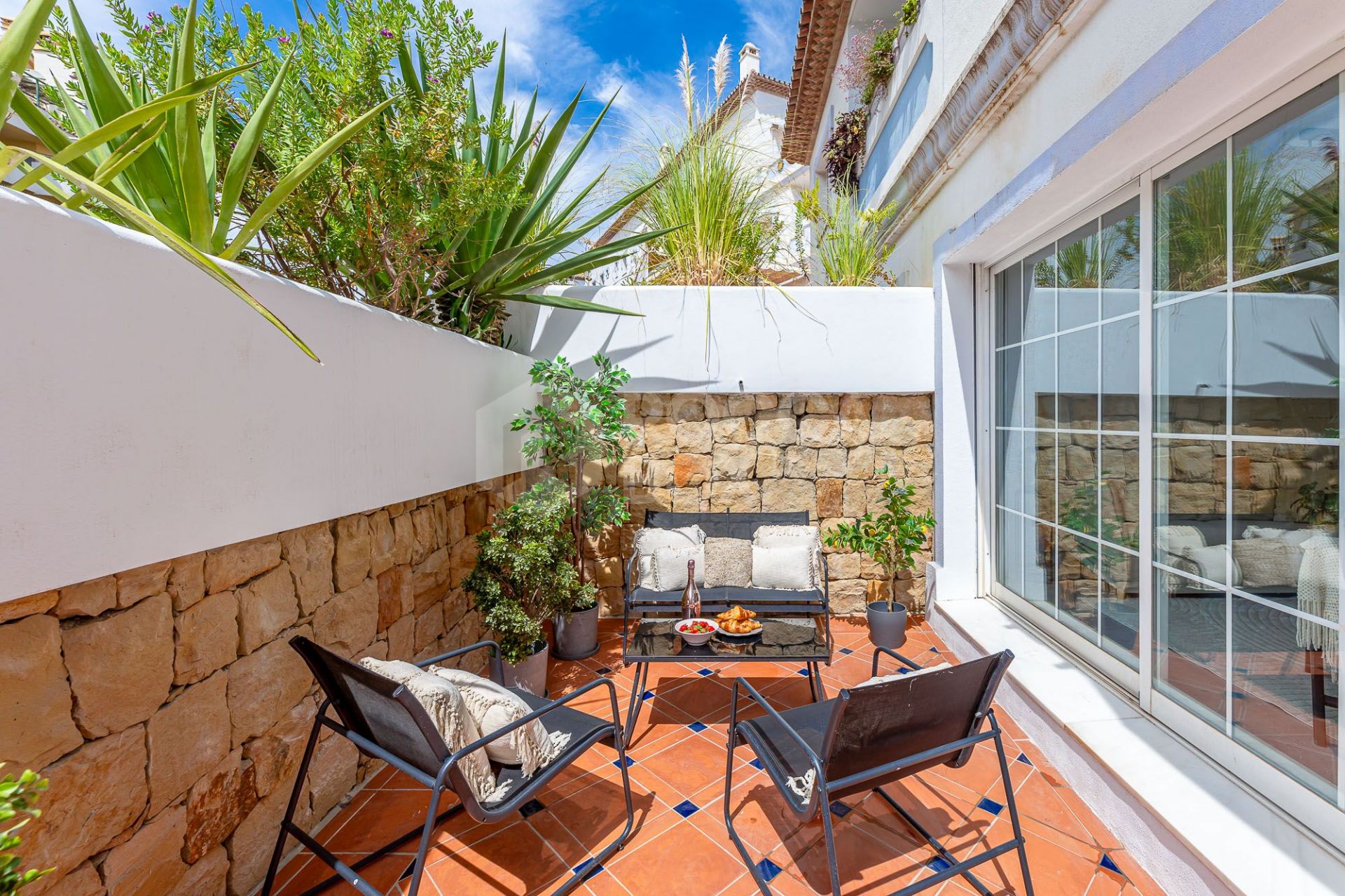 Top Renovated 2-Bed Apartment in the Heart of Nueva Andalucía