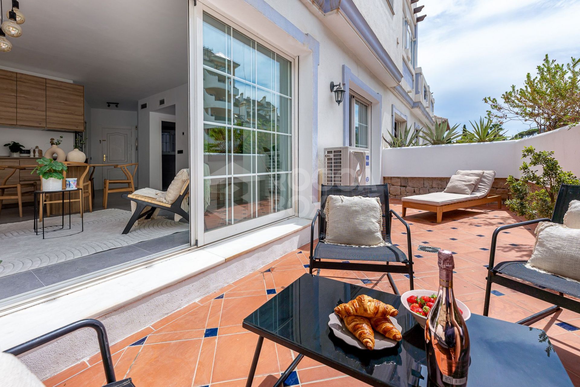 Top Renovated 2-Bed Apartment in the Heart of Nueva Andalucía