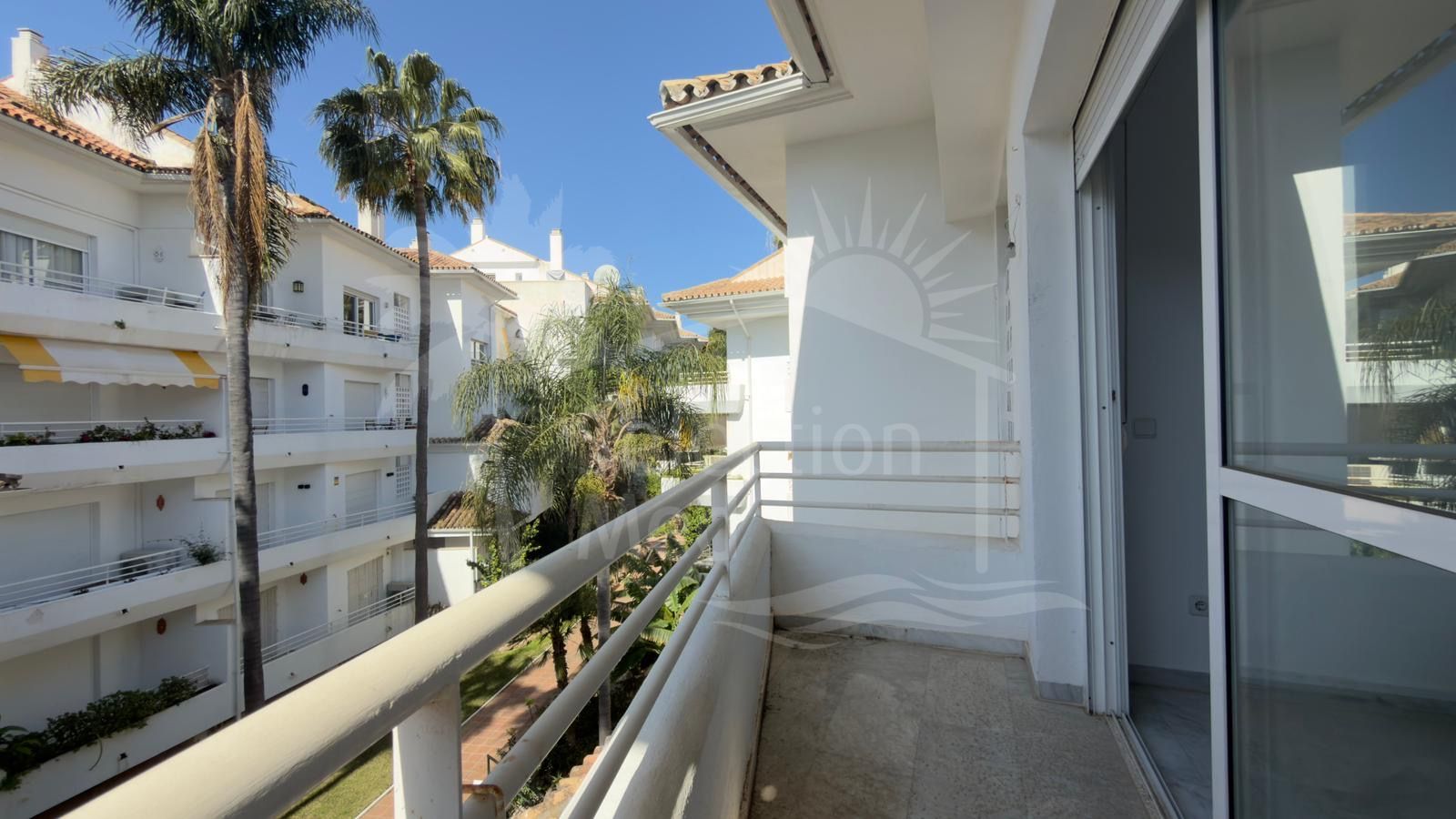 DUPLEX PENTHOUSE IN GUADALMINA BAJA – 290 SQM | 5 ENSUITES | 3 PARKING | RARE OPPORTUNITY