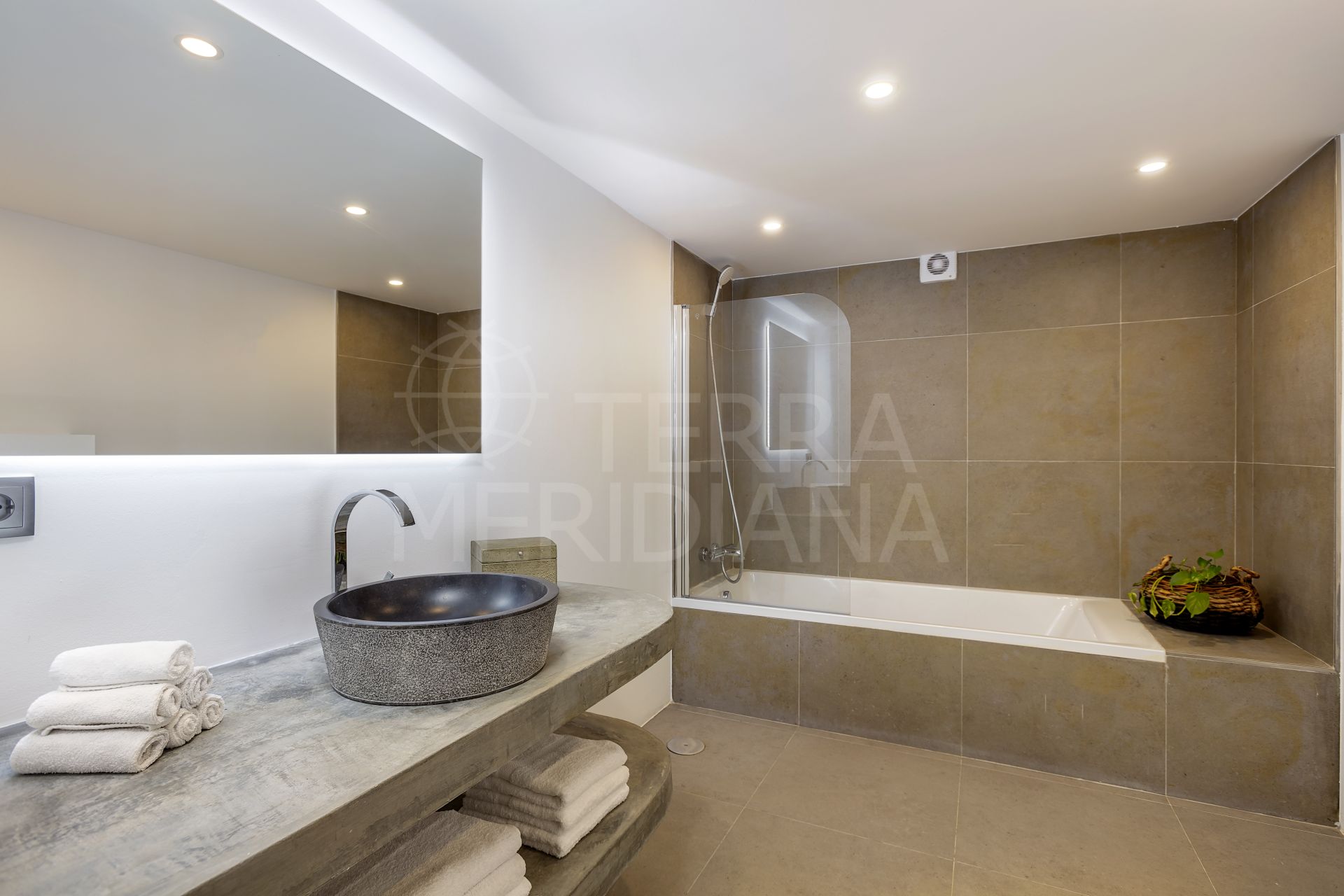 Villa in Nueva Atalaya, Estepona