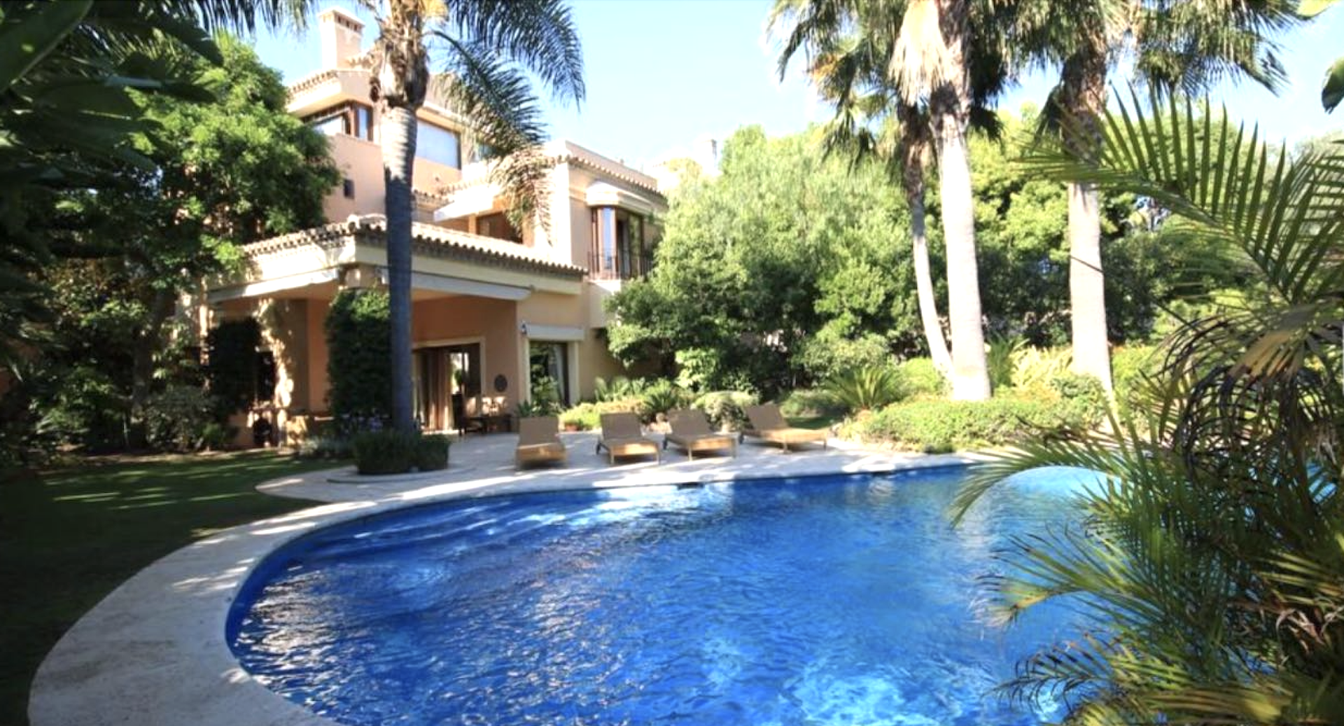 Villa til salg i Altos de Puente Romano, Marbella Golden Mile
