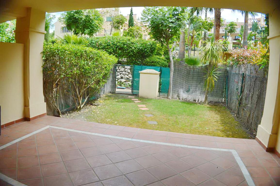 Town House for sale in El Palmeral, Nueva Andalucia
