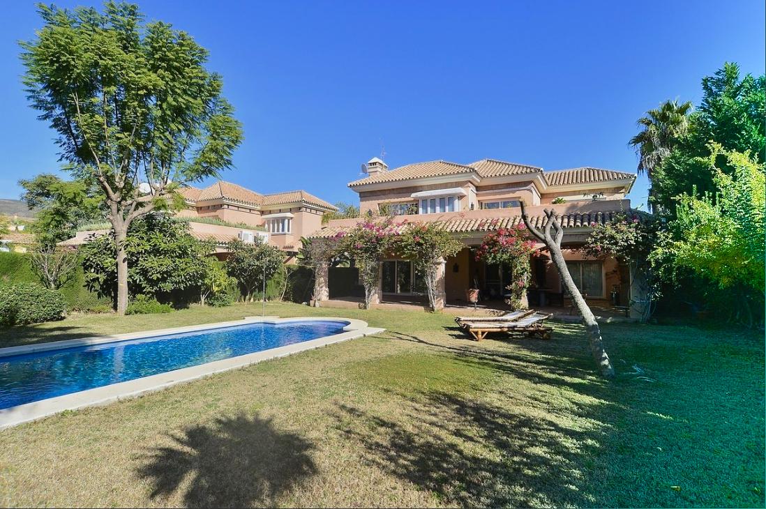 Villa til salg i Las Brisas, Nueva Andalucia