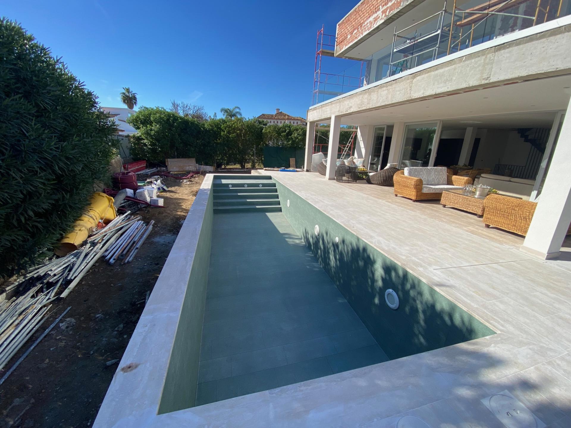 Nybyggd kvalitet villa på stranden sidan av San Pedro de Alcántara