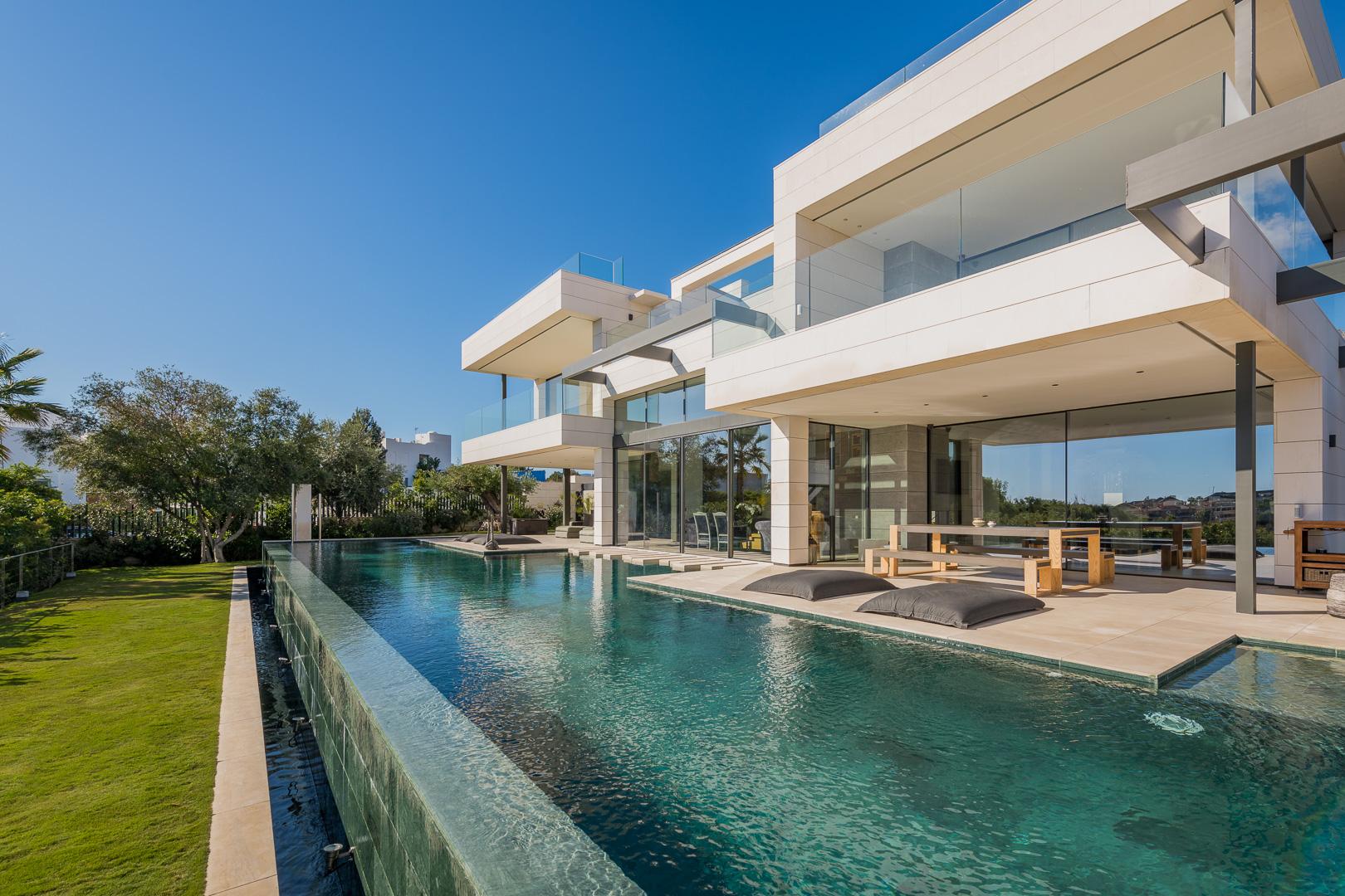 Villa de ultra lujo en la Milla de Oro de Marbella: moderna obra maestra en Lomas del Virrey