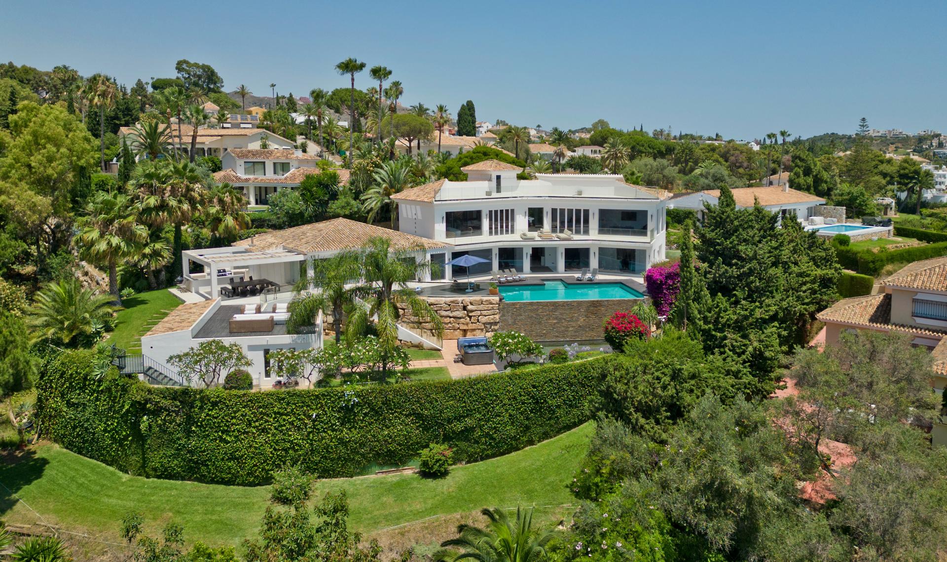 Villa til salg i Hacienda las Chapas, Marbella Este