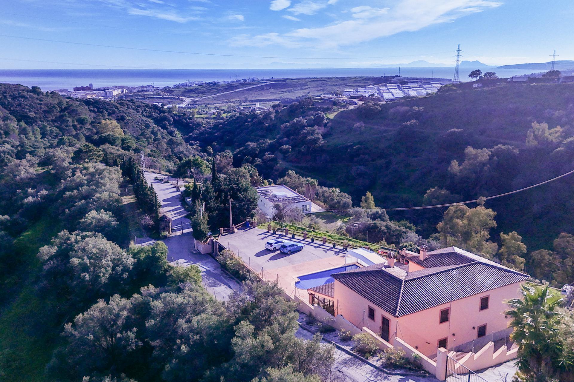 Villa con vistas al mar, grandes parcelas y un potencial infinito – La Pantoja, Colinas de Estepona