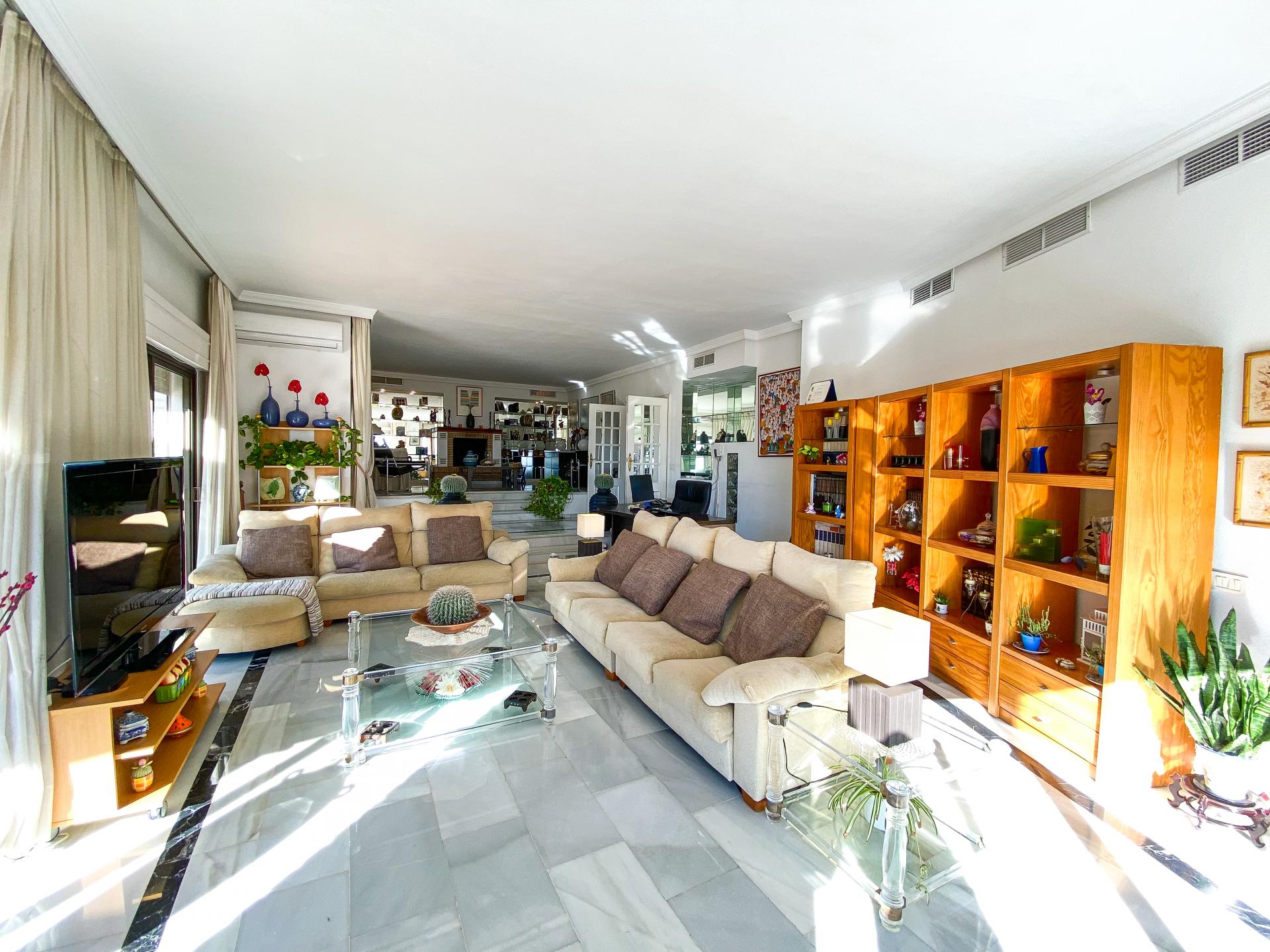 Villa for sale in La Capellania, Benalmadena