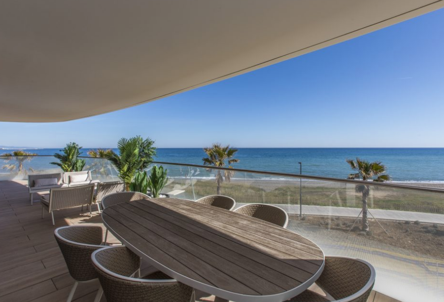 Lejlighed til salg i Estepona Playa