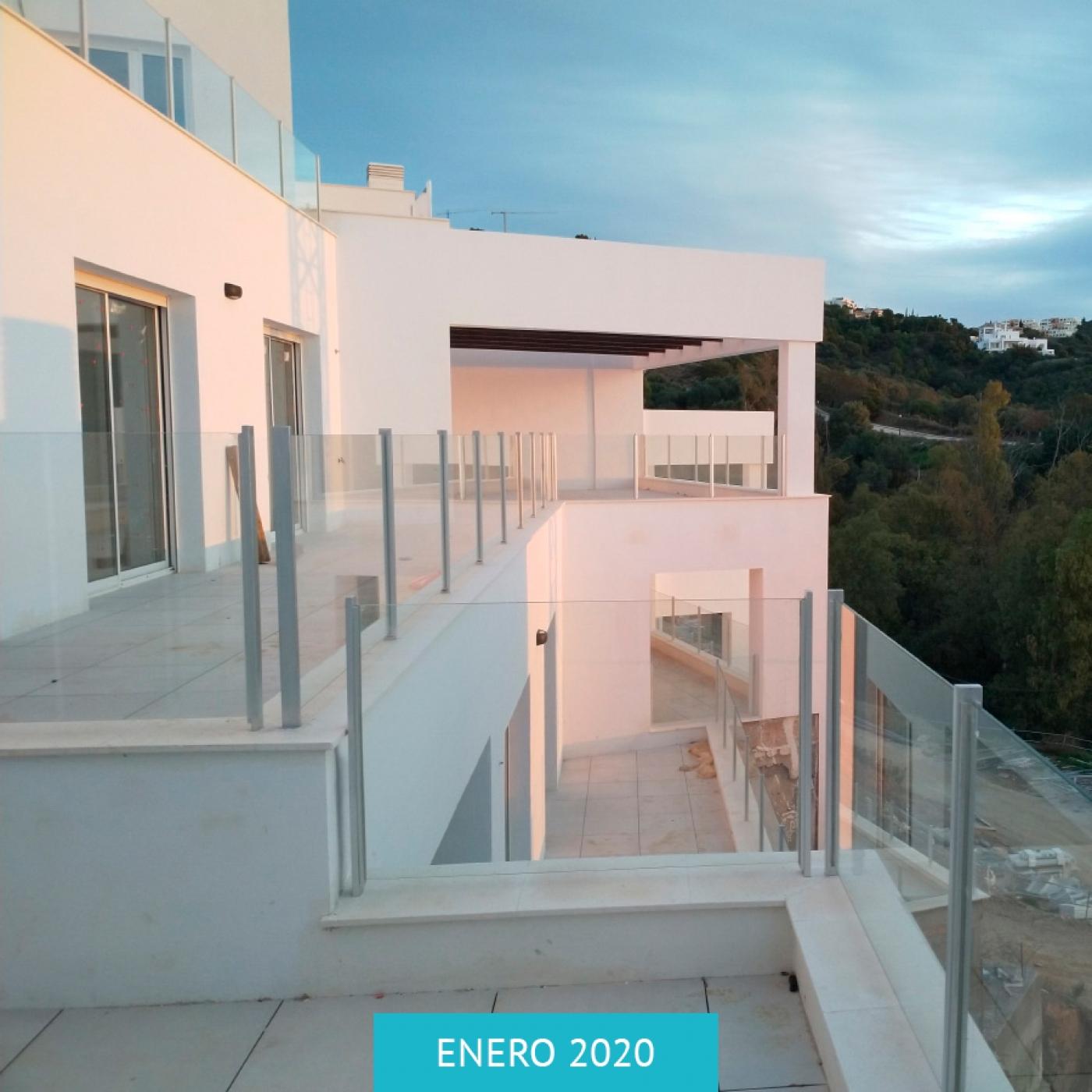Duplex til salg i Los Altos de los Monteros, Marbella Este