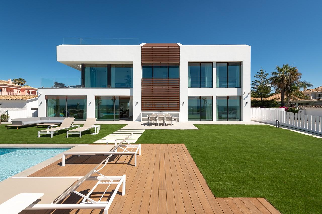 Villa te koop in New Golden Mile, Estepona