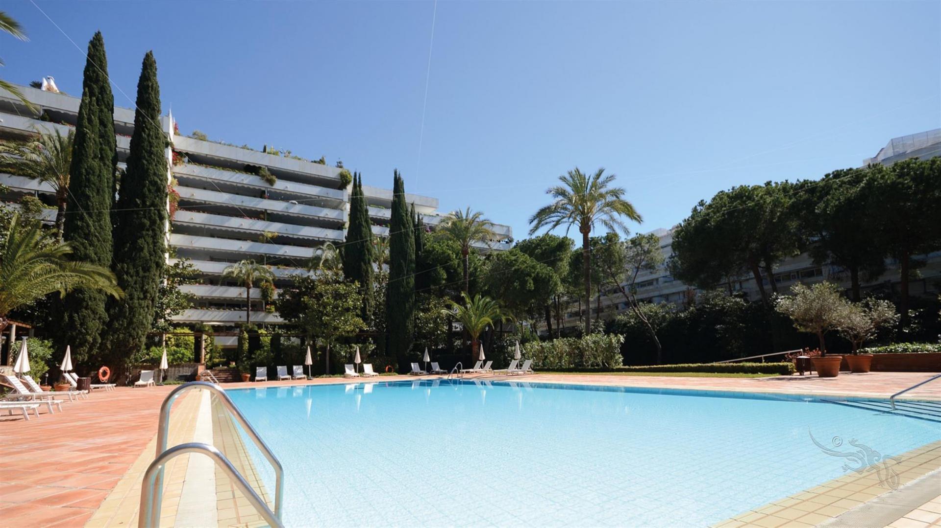 Apartment for sale in Don Gonzalo, Marbella