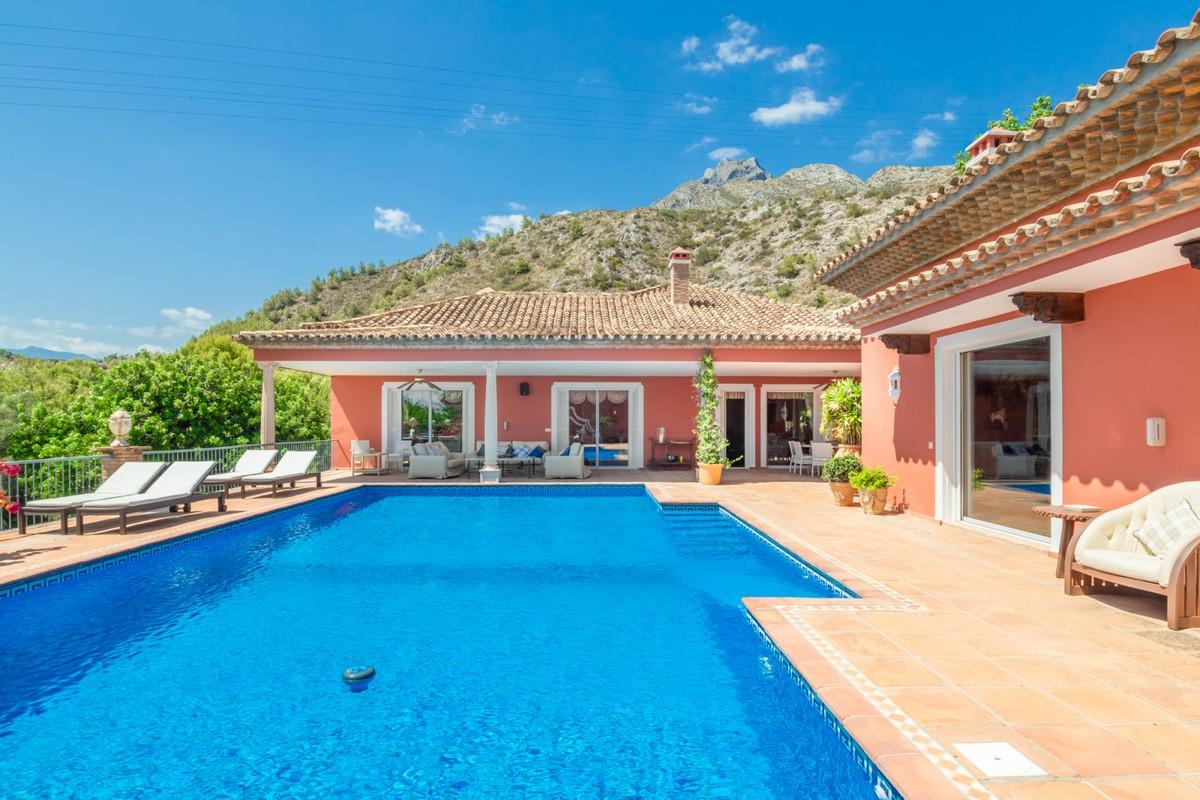 Villa en venta en Sierra Blanca, Marbella