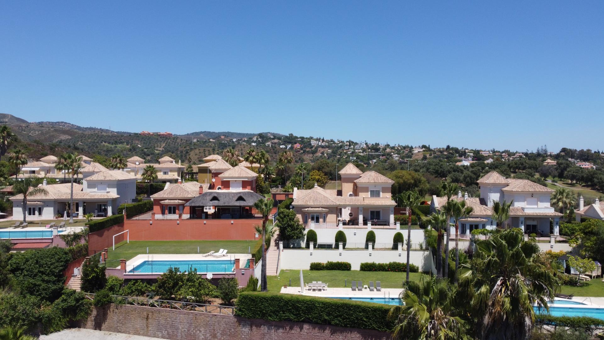 Villa en venta en Santa Clara, Marbella Este