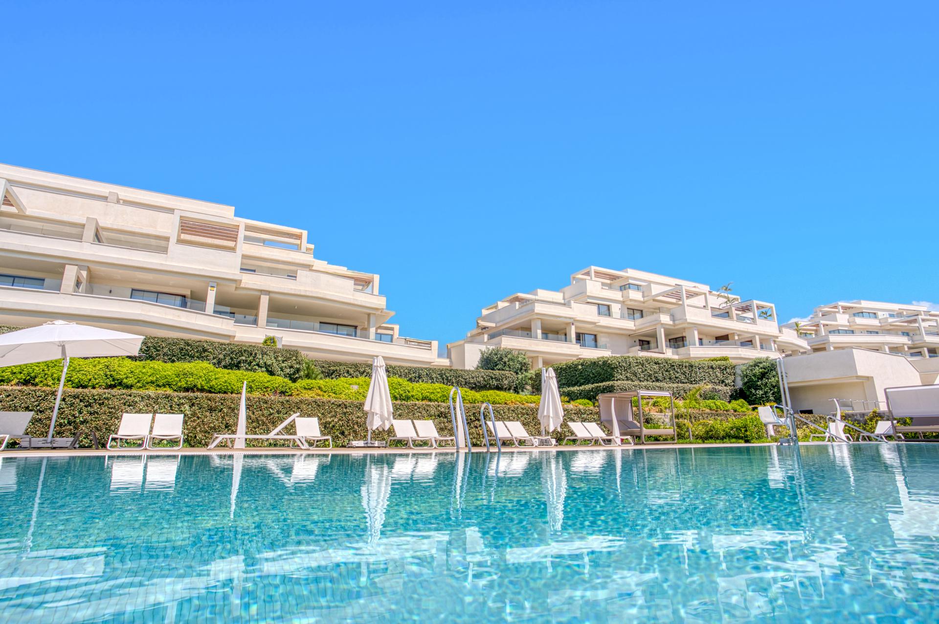 Prachtige Duplex Penthouse met panoramisch uitzicht op zee op de Nieuwe Gouden Mijl