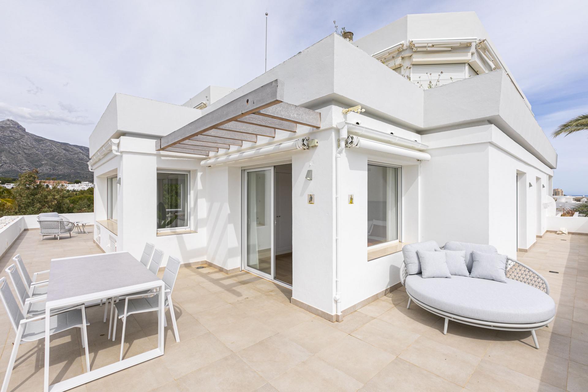 Fully renovated three bedroom penthouse in the Las Brisas – Hotel del Golf urbanization