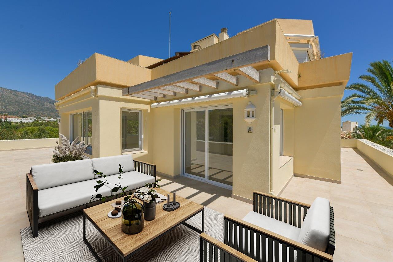 Fuldt renoveret tre værelses penthouse i Las Brisas – Hotel del Golf urbanisering
