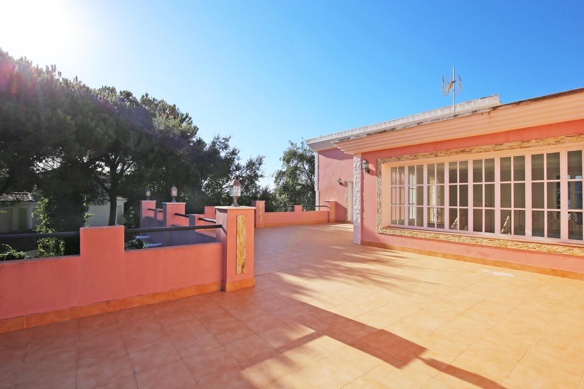 Fritliggende villa med 5 soveværelser i Las Chapas, Marbella