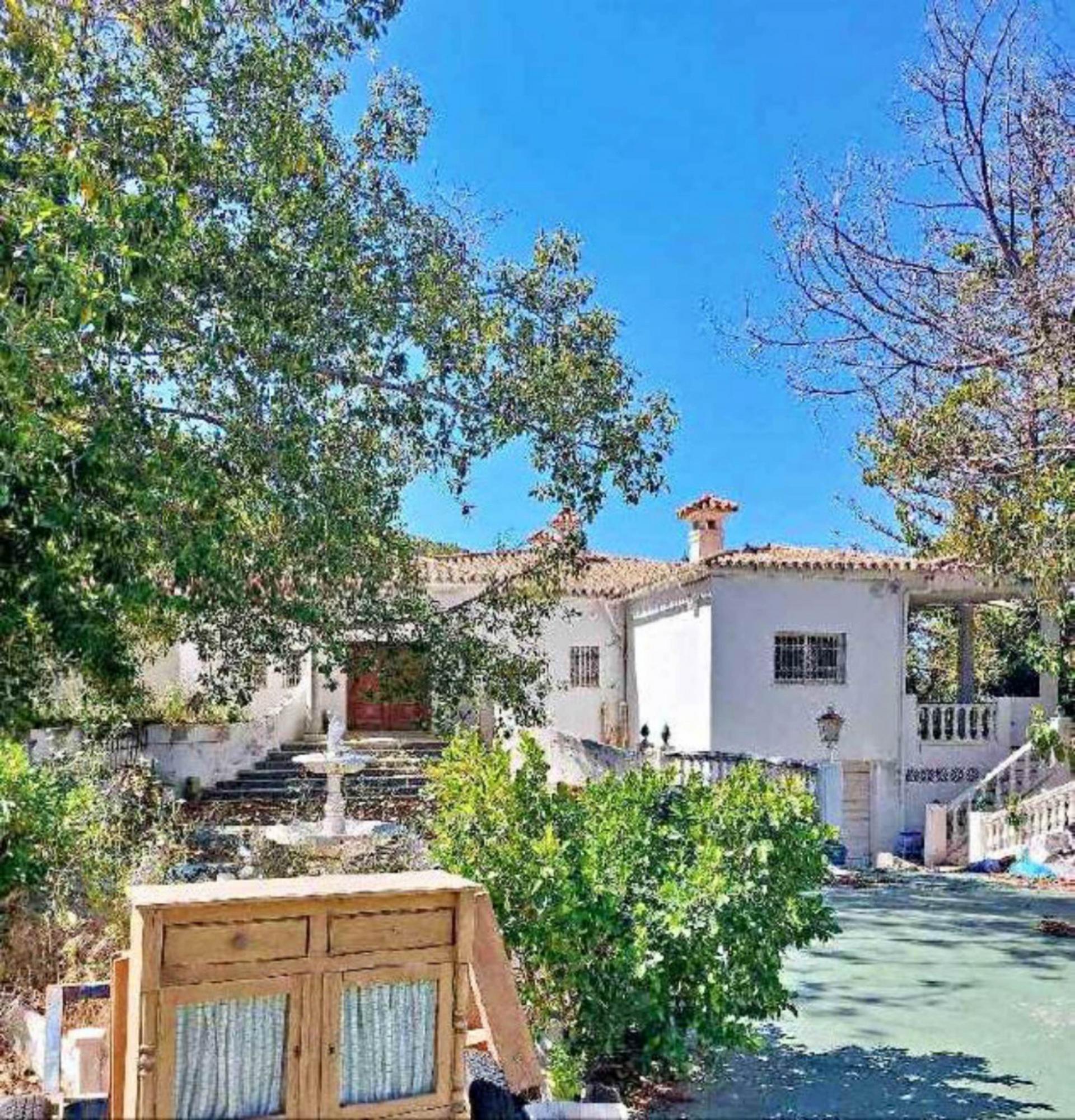 Grand terrain sur l'or de Marbella Mile est prêt pour la rénovation.