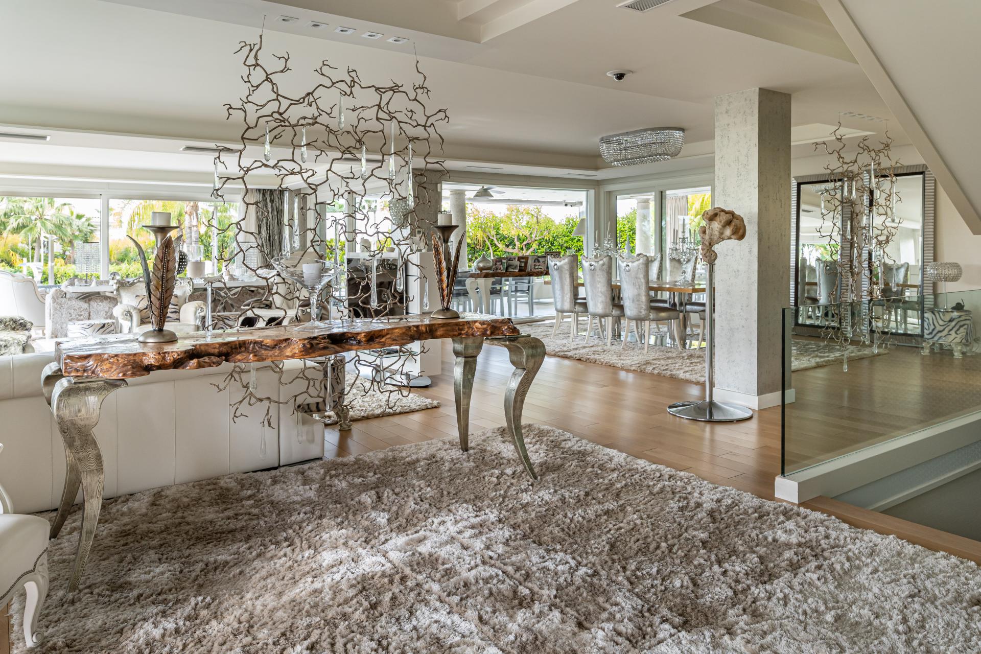 Villa til salg i Bahia de Marbella, Marbella Este
