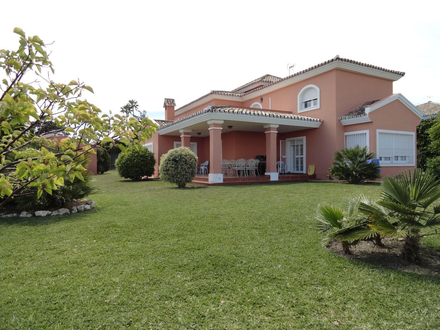 Villa en venta en Guadalobon, Estepona Oeste