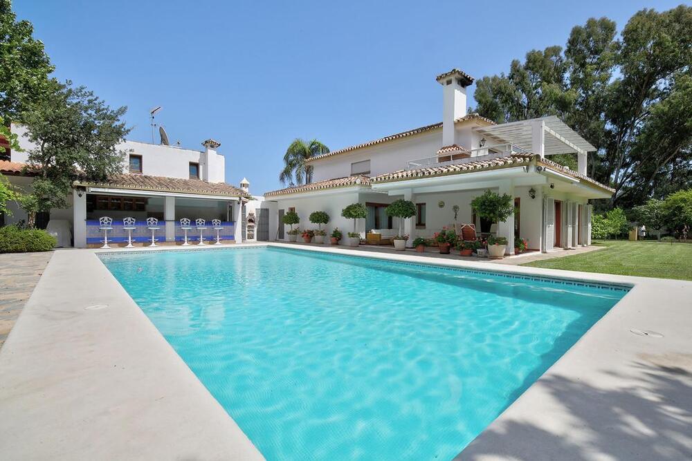 Villa til salg i New Golden Mile, Estepona East