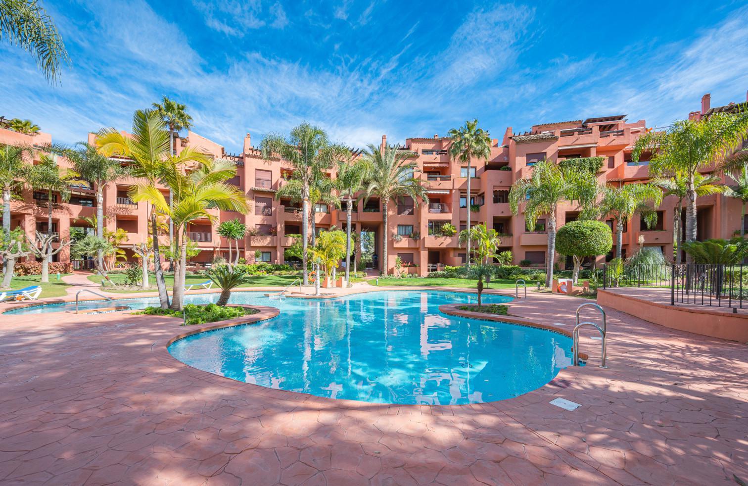 Duplex Penthouse til salg i Alicate Playa, Marbella Este