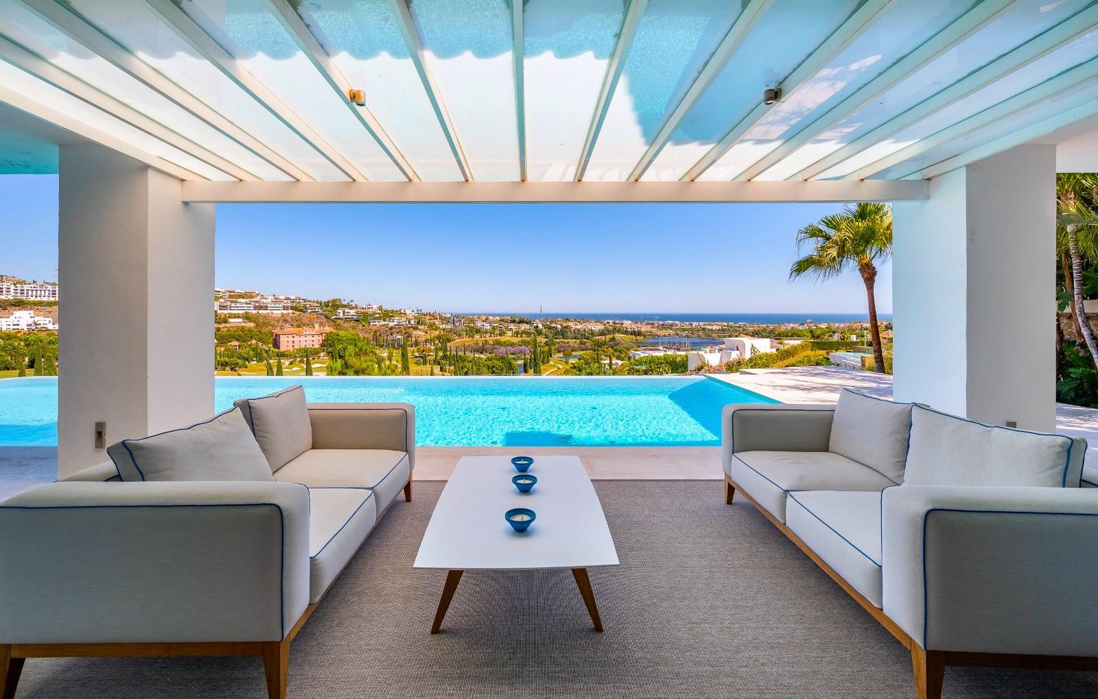 Villa for sale in Los Flamingos Golf, Benahavis