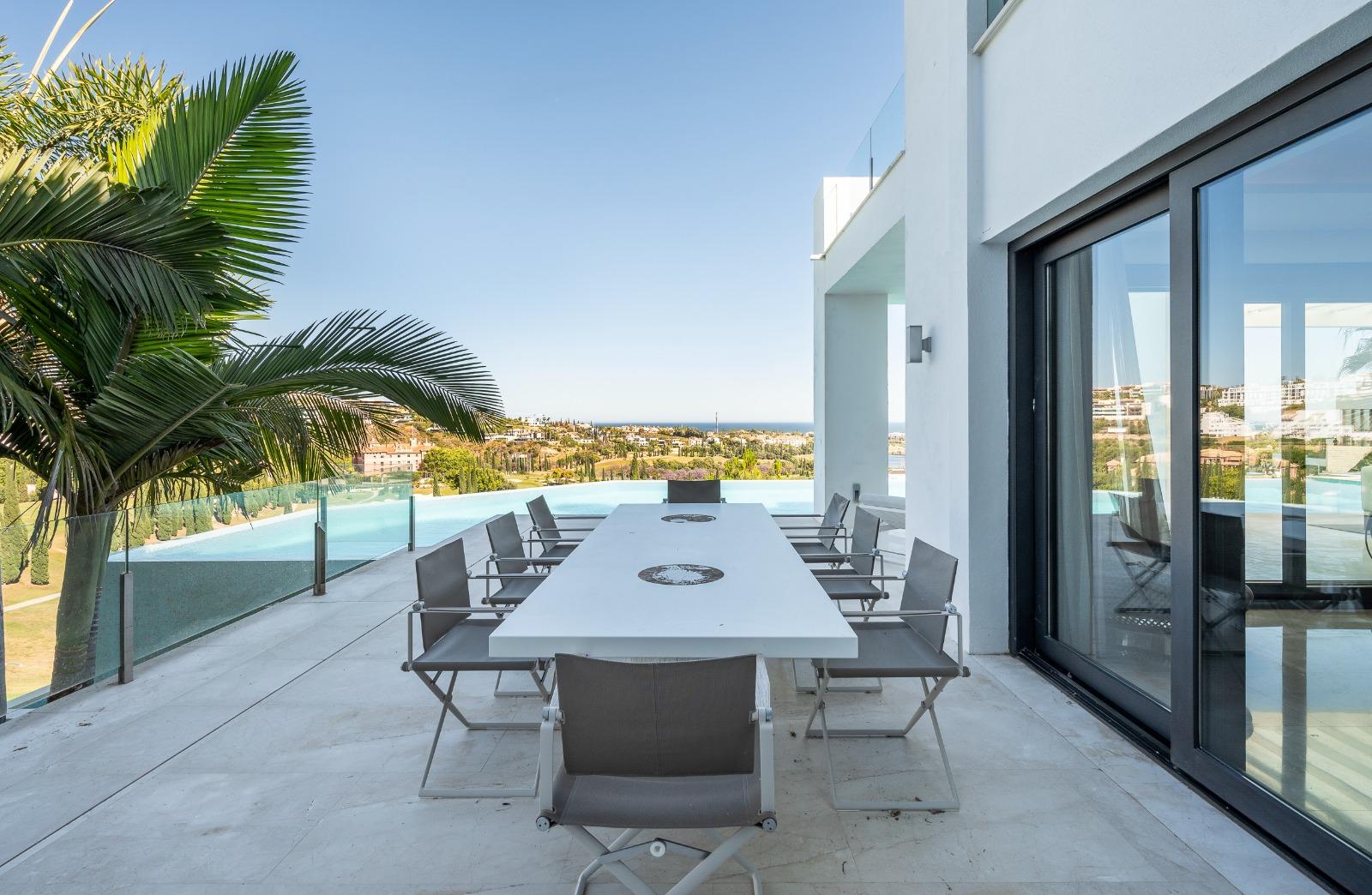 Villa for sale in Los Flamingos Golf, Benahavis